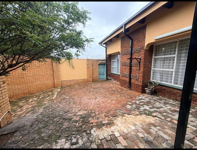 2 BEDROOM PROPERTY TO RENT IN LAUDIUM